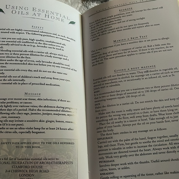 Essential Oil book - Picture 4 of 6